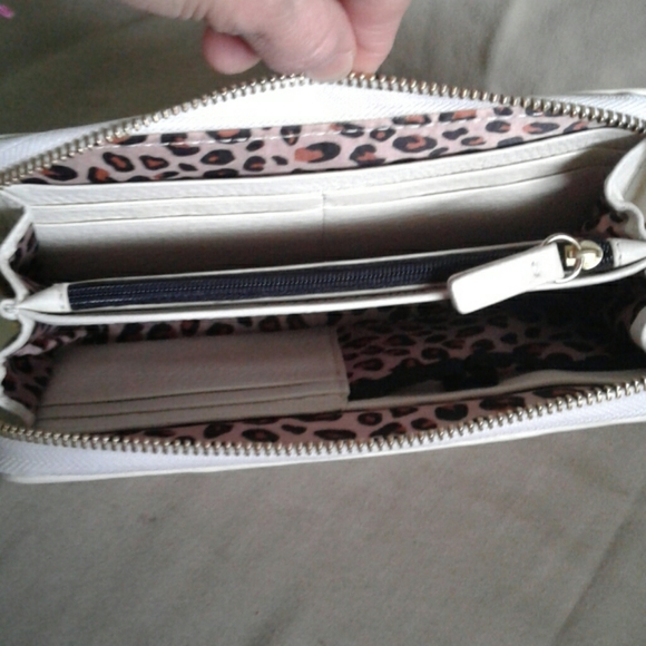 Zip Wallet - Picture 7 of 8